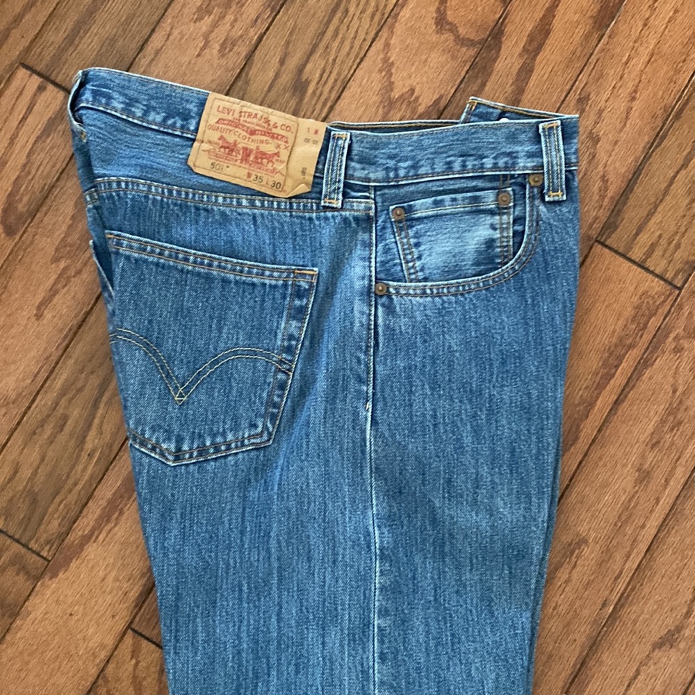 Levi Men’s 501 Jeans - Picture 7 of 8